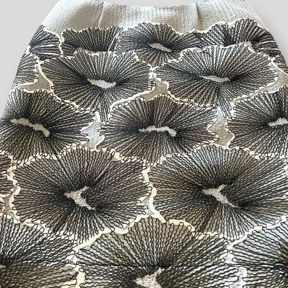 Gracia Skirt Full Back Zip Embroidered Gray Black White Textured Floral. - Picture 3 of 6